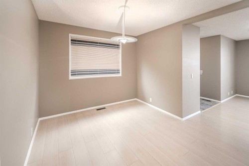 27 Strathearn Crescent Sw, Calgary, AB - Indoor Photo Showing Other Room