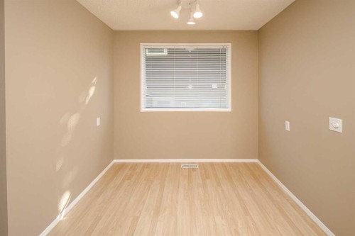 27 Strathearn Crescent Sw, Calgary, AB - Indoor Photo Showing Other Room