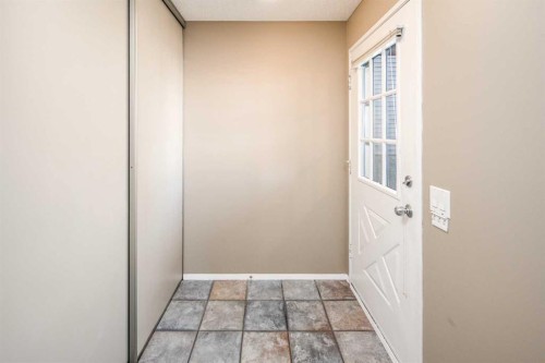 27 Strathearn Crescent Sw, Calgary, AB - Indoor Photo Showing Other Room