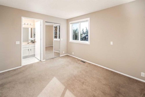 27 Strathearn Crescent Sw, Calgary, AB - Indoor Photo Showing Other Room