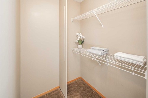 27 Strathearn Crescent Sw, Calgary, AB - Indoor With Storage