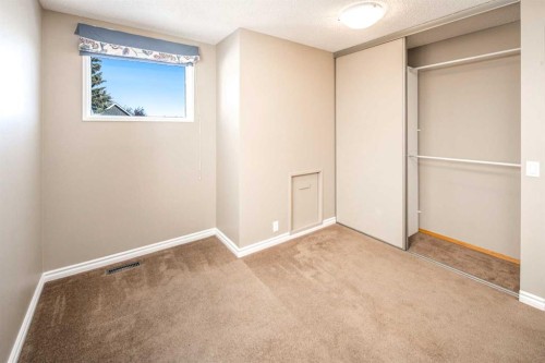27 Strathearn Crescent Sw, Calgary, AB - Indoor Photo Showing Other Room