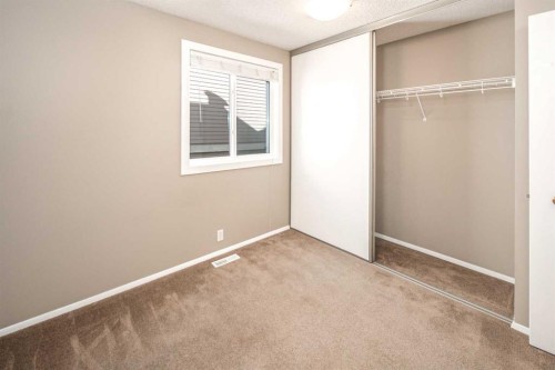 27 Strathearn Crescent Sw, Calgary, AB - Indoor Photo Showing Other Room