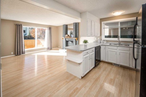 27 Strathearn Crescent Sw, Calgary, AB - Indoor Photo Showing Kitchen With Double Sink