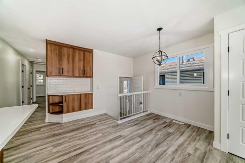 946 Berkley Drive Nw, Calgary, AB - Indoor Photo Showing Other Room