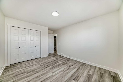 946 Berkley Drive Nw, Calgary, AB - Indoor