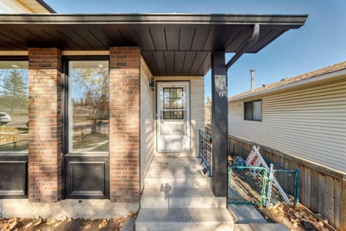 946 Berkley Drive NW Calgary, AB T3K 1A2