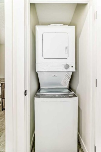 946 Berkley Drive Nw, Calgary, AB - Indoor Photo Showing Laundry Room