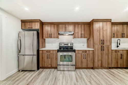946 Berkley Drive Nw, Calgary, AB - Indoor Photo Showing Kitchen