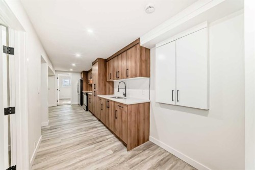 946 Berkley Drive Nw, Calgary, AB - Indoor