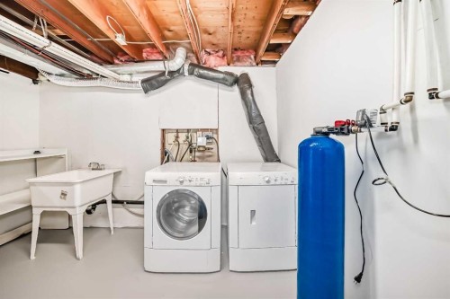 946 Berkley Drive Nw, Calgary, AB - Indoor Photo Showing Laundry Room