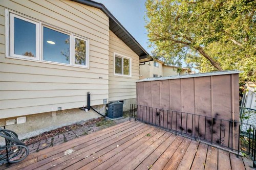 946 Berkley Drive Nw, Calgary, AB - Outdoor With Deck Patio Veranda With Exterior