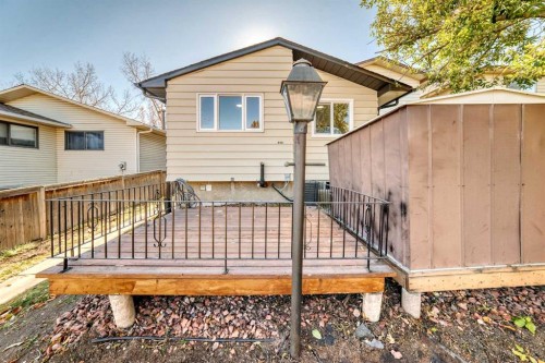 946 Berkley Drive Nw, Calgary, AB - Outdoor With Deck Patio Veranda With Exterior