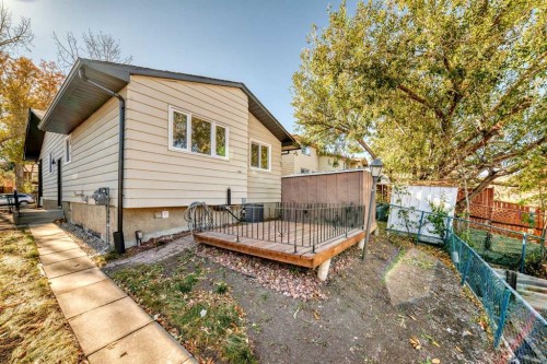 946 Berkley Drive Nw, Calgary, AB - Outdoor With Deck Patio Veranda With Exterior