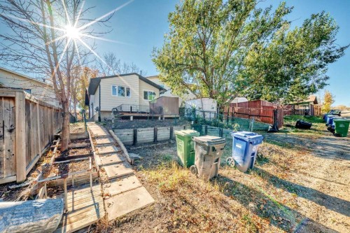 946 Berkley Drive Nw, Calgary, AB - Outdoor