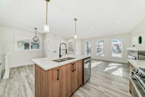 946 Berkley Drive Nw, Calgary, AB - Indoor Photo Showing Kitchen With Double Sink
