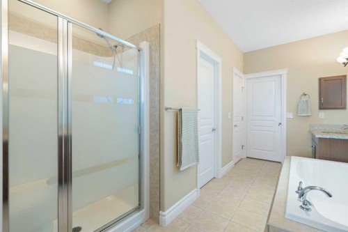 70 Muirfield Boulevard, Lyalta, AB - Indoor Photo Showing Bathroom