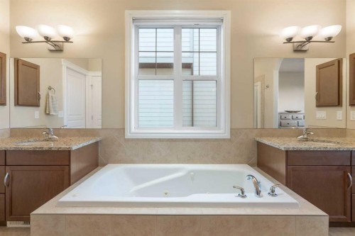 70 Muirfield Boulevard, Lyalta, AB - Indoor Photo Showing Bathroom