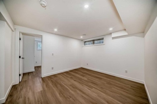 128 Cantrell Place Sw, Calgary, AB - Indoor Photo Showing Other Room