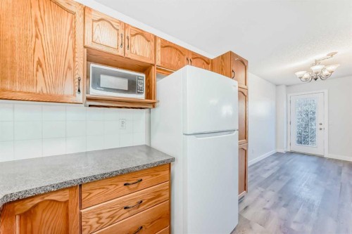 184 Mt Aberdeen Manor Se, Calgary, AB - Indoor Photo Showing Kitchen
