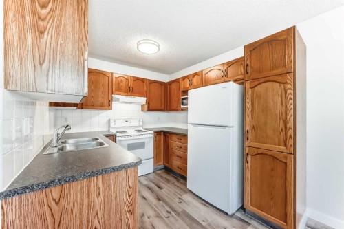 184 Mt Aberdeen Manor Se, Calgary, AB - Indoor Photo Showing Kitchen With Double Sink