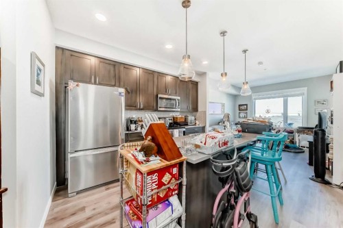 403-200 Shawnee Square Sw, Calgary, AB - Indoor Photo Showing Kitchen With Upgraded Kitchen