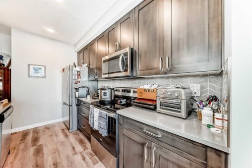 403-200 Shawnee Square Sw, Calgary, AB - Indoor Photo Showing Kitchen With Upgraded Kitchen