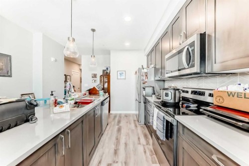403-200 Shawnee Square Sw, Calgary, AB - Indoor Photo Showing Kitchen With Upgraded Kitchen