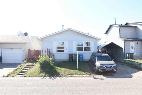 123 Castleglen Road Ne, Calgary, AB - Outdoor