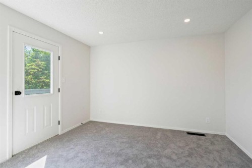 739 19 Avenue Nw, Calgary, AB - Indoor Photo Showing Other Room