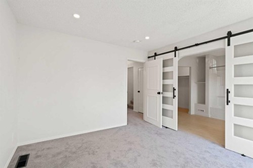 739 19 Avenue Nw, Calgary, AB - Indoor Photo Showing Other Room