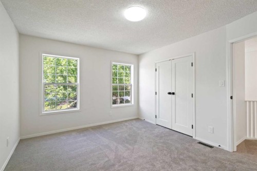 739 19 Avenue Nw, Calgary, AB - Indoor Photo Showing Other Room