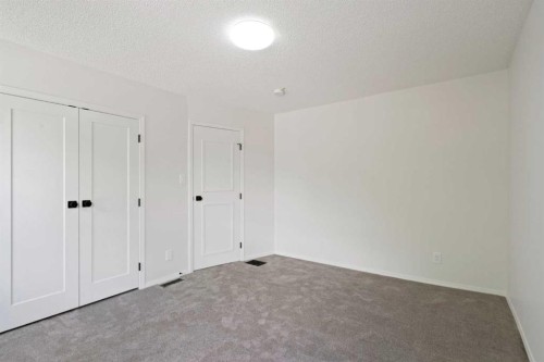 739 19 Avenue Nw, Calgary, AB - Indoor Photo Showing Other Room