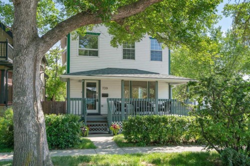 739 19 Avenue NW Calgary, AB T2M 0Z2
