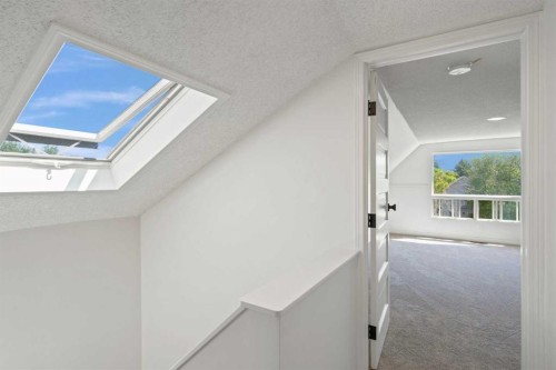 739 19 Avenue Nw, Calgary, AB - Indoor Photo Showing Other Room