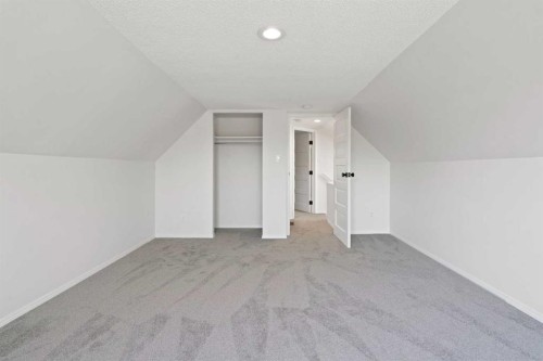 739 19 Avenue Nw, Calgary, AB - Indoor Photo Showing Other Room