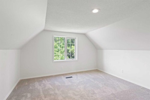 739 19 Avenue Nw, Calgary, AB - Indoor Photo Showing Other Room