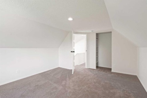 739 19 Avenue Nw, Calgary, AB - Indoor Photo Showing Other Room