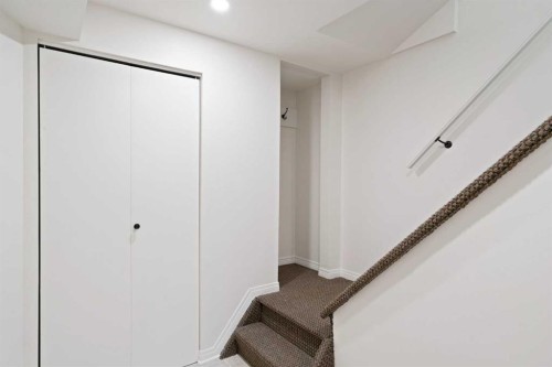 739 19 Avenue Nw, Calgary, AB - Indoor Photo Showing Other Room