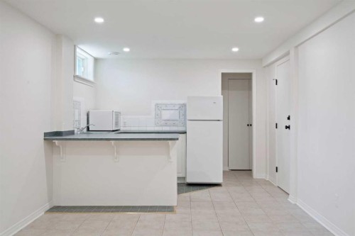 739 19 Avenue Nw, Calgary, AB - Indoor Photo Showing Other Room