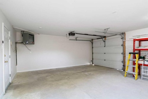 739 19 Avenue Nw, Calgary, AB - Indoor Photo Showing Garage