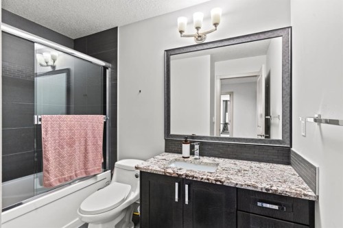 269 Kinniburgh Boulevard, Chestermere, AB - Indoor Photo Showing Bathroom