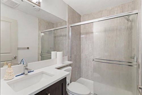 269 Kinniburgh Boulevard, Chestermere, AB - Indoor Photo Showing Bathroom