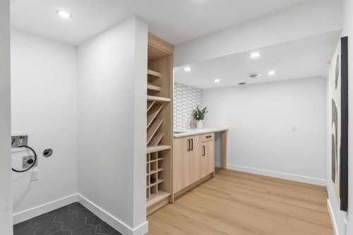 4940 45 Street Sw, Calgary, AB - Indoor Photo Showing Other Room