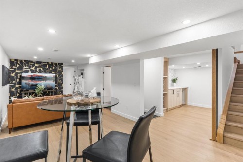 4940 45 Street Sw, Calgary, AB - Indoor