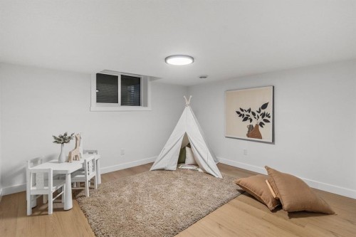 4940 45 Street Sw, Calgary, AB - Indoor