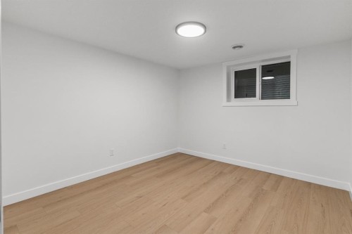 4940 45 Street Sw, Calgary, AB - Indoor Photo Showing Other Room