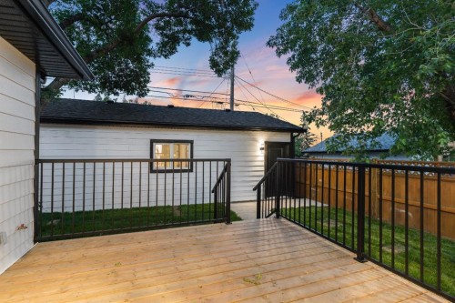 4940 45 Street Sw, Calgary, AB - Outdoor With Exterior