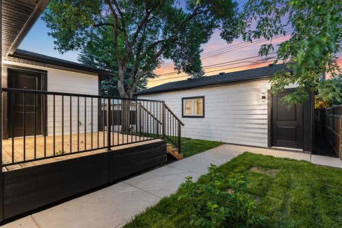 4940 45 Street Sw, Calgary, AB - Outdoor