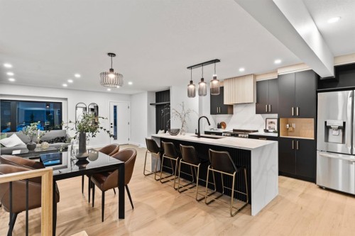 4940 45 Street Sw, Calgary, AB - Indoor Photo Showing Kitchen With Upgraded Kitchen